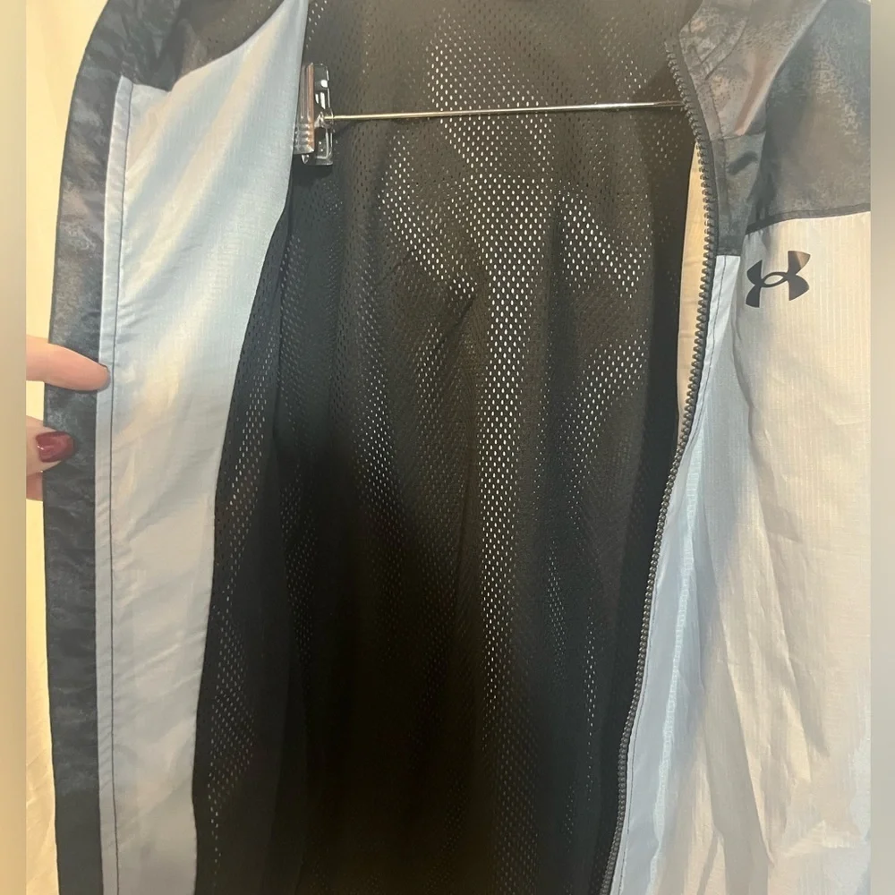 Under Armour Two-Tone Black and Gray WindbreakerYouth L